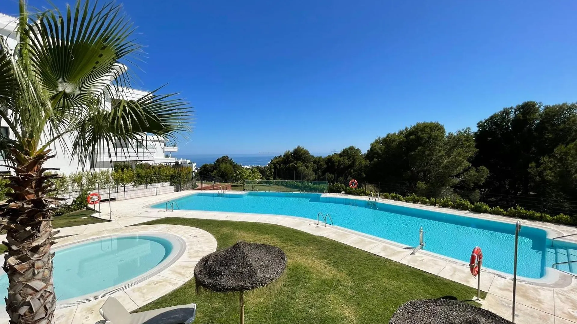 Sea View Apartment With Garden In フエンヒロラ